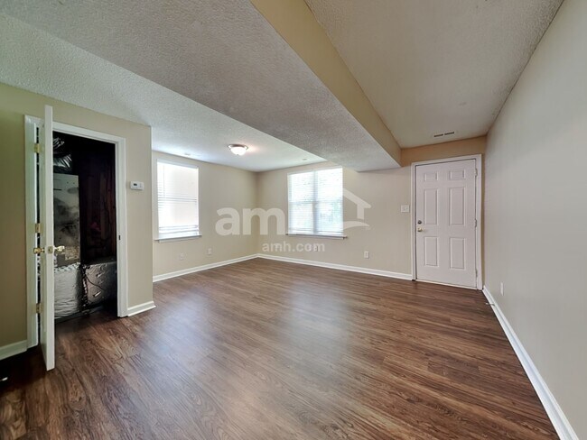 Building Photo - 4038 River Falls Dr