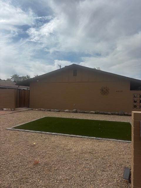 Building Photo - 4819 E Cambridge Ave