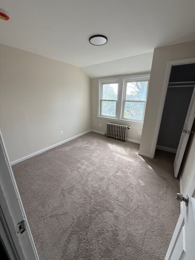 Building Photo - Newly Renovated 2 Bedroom Apartment in Bal...