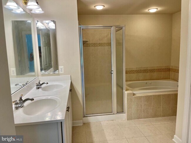 Building Photo - 3687 Spring Hollow Ln