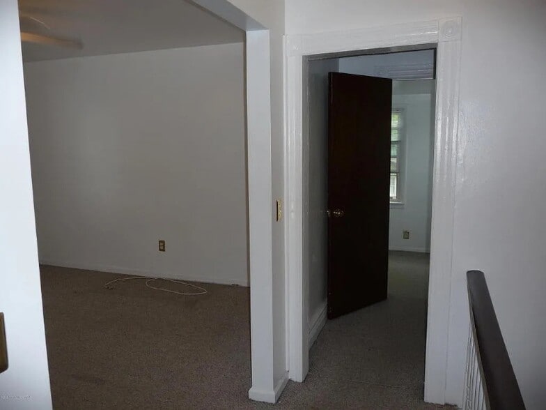 Building Photo - 37 Leighton Ave