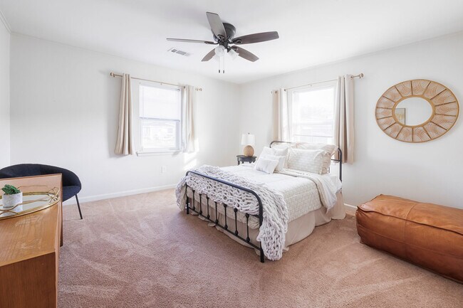 Building Photo - 3828 Derbigny St