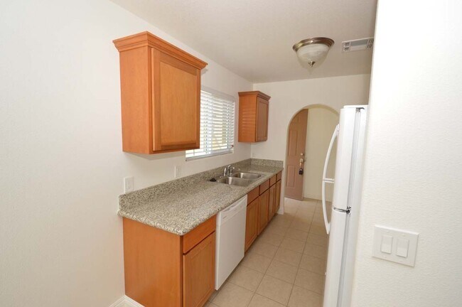 Building Photo - A Spacious and Stylish 2 Bed / 2 Ba Condo Gated Community