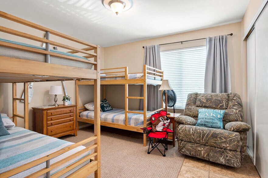 Building Photo - 1029 Parkview Dr