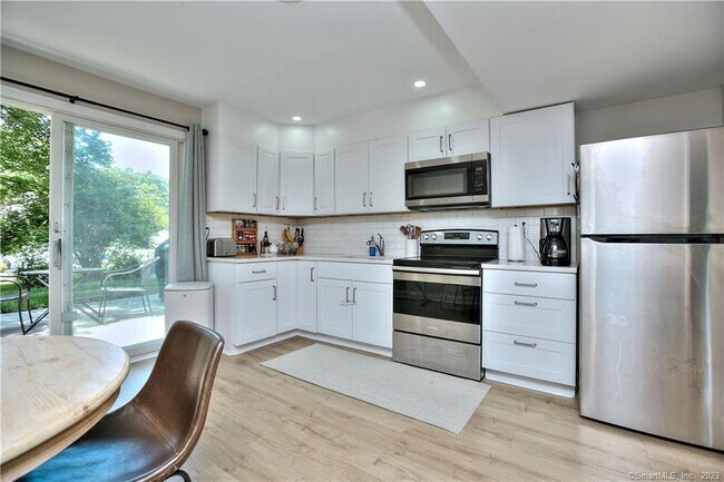 Building Photo - 42 Barberry Rd