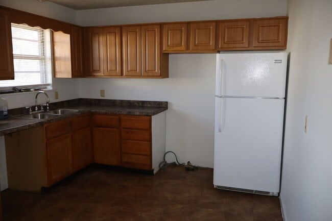 Building Photo - 2306 Tremaine Dr