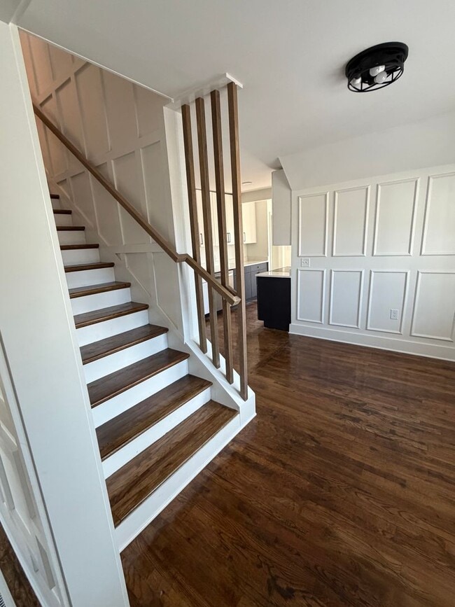 Building Photo - 222 Burnett St