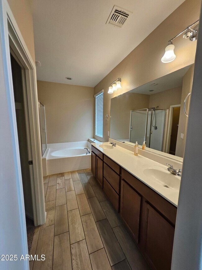 Building Photo - 7836 W Rock Springs Dr