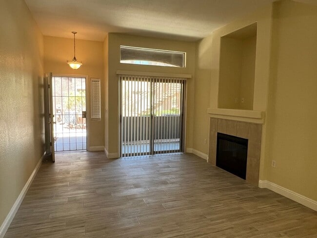 Building Photo - Gorgeous 3 Bedroom, 2 Bath in Silverado Ranch