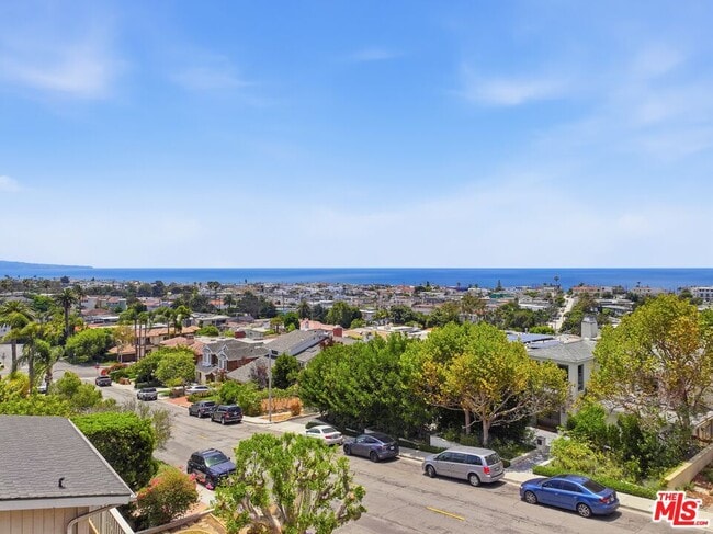Building Photo - 108 S Poinsettia Ave