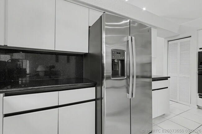 Building Photo - 6219 Evian Pl