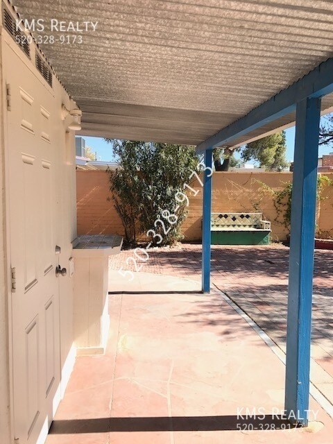 Building Photo - 625 N Desert Ave