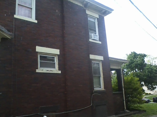 Building Photo - 205 E 14th Ave