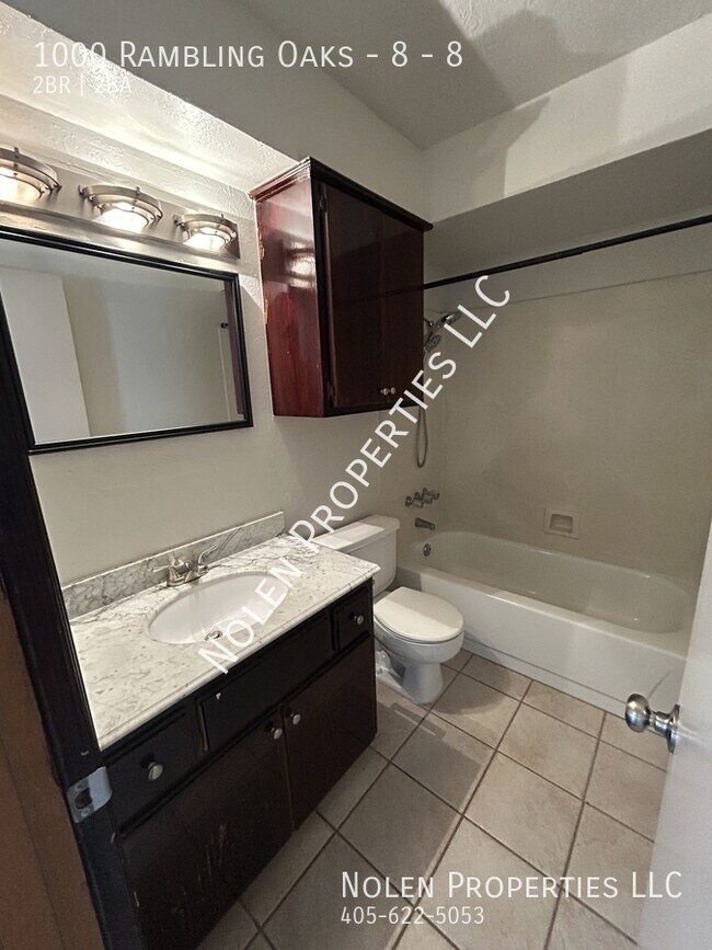 Building Photo - 1000 Rambling Oaks Dr
