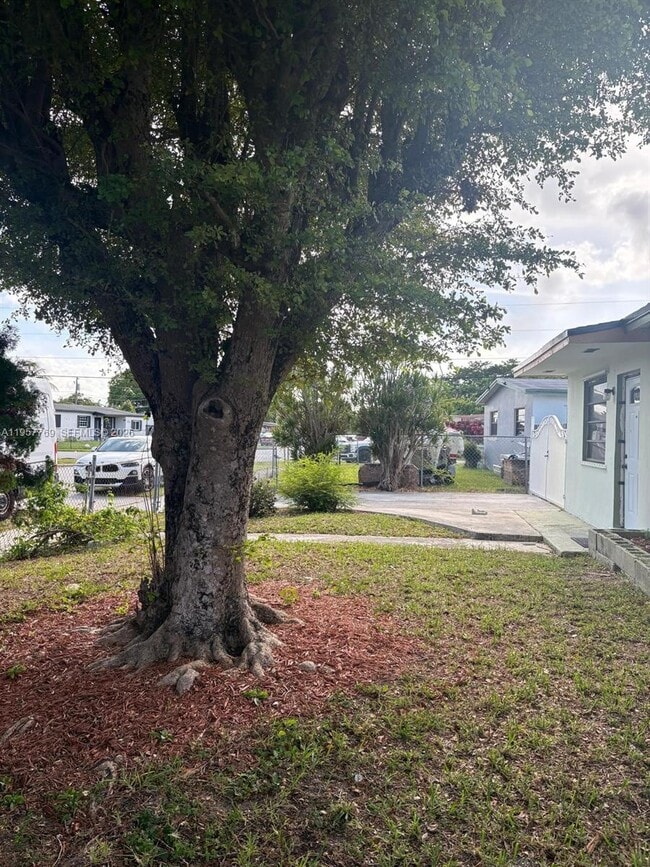 Building Photo - 10791 SW 221st St Rd