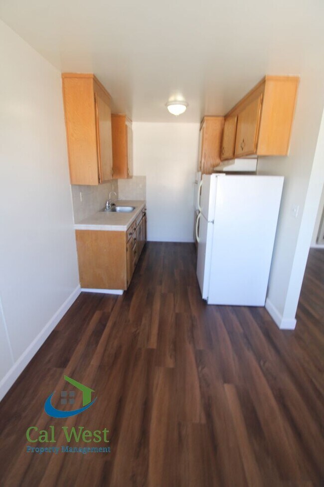 Building Photo - $1,995 1 Bedroom 1 Bath Upstairs Apartment in 4 Plex