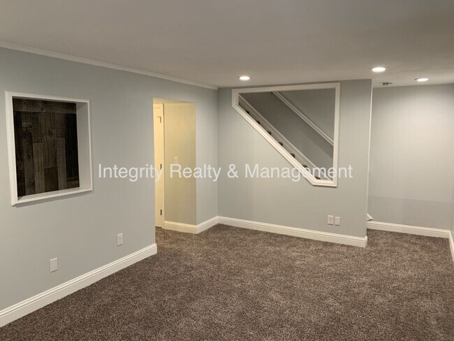Building Photo - 7565 S Cove Cir