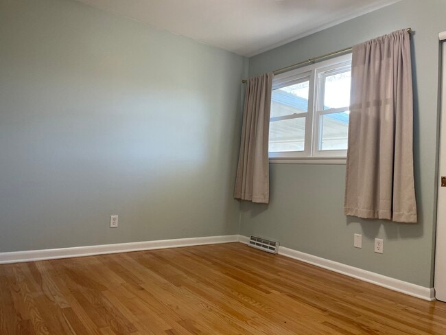 Building Photo - 1210 Acewood Blvd