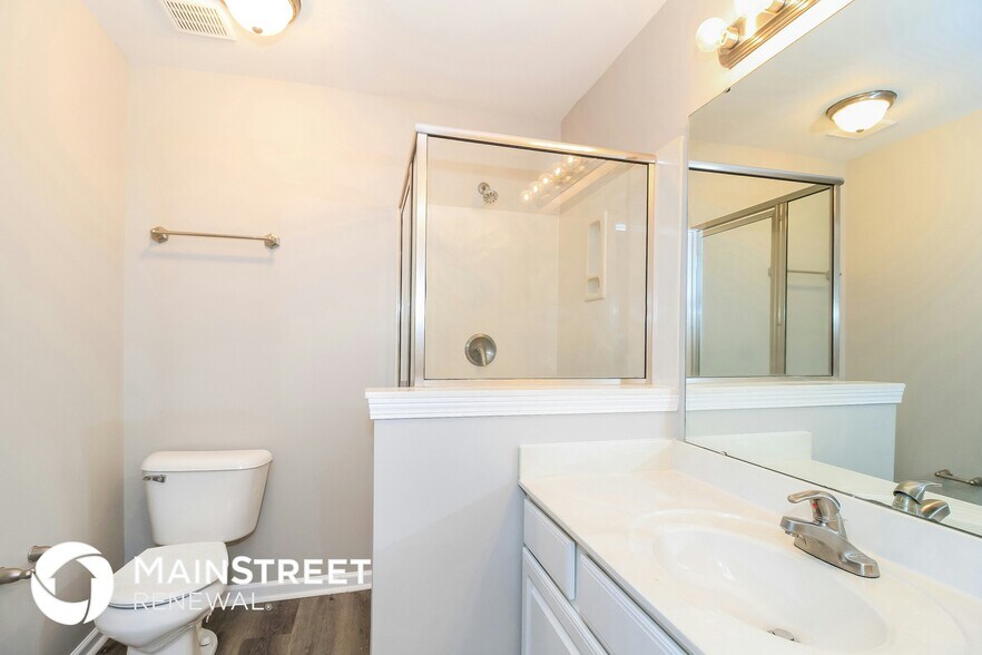 Building Photo - 556 Lakeside Valley Dr