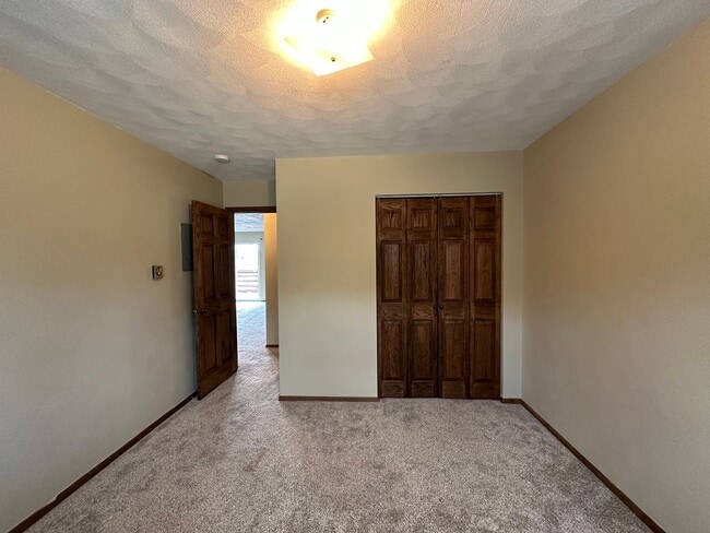 Building Photo - 1102 8th St Ct