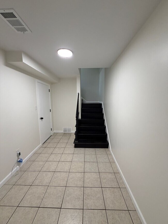 Building Photo - 2376 Westwood Dr