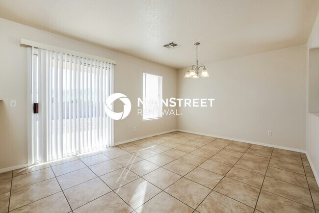 Building Photo - 4 Bedroom Pet-Friendly Home in TUCSON, AZ with Main Street Renewal