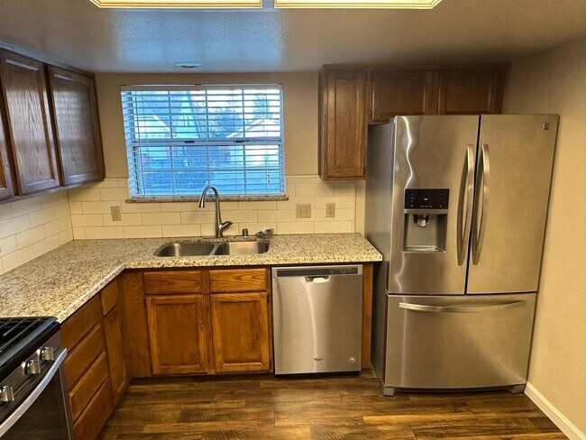 Building Photo - 1622 S Peppertree Ct