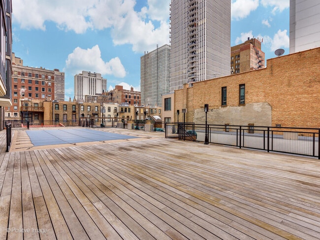 Building Photo - 21 W Goethe St