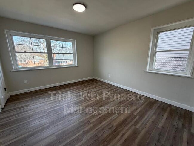 Building Photo - 8652 White Ave