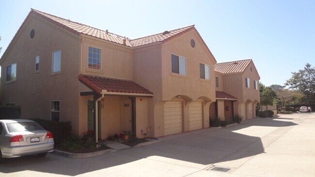 Building Photo - 3BR/3BA Townhouse Near Waller Park, just a...