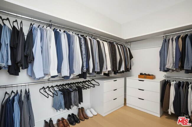 Building Photo - 211 Elm Ct