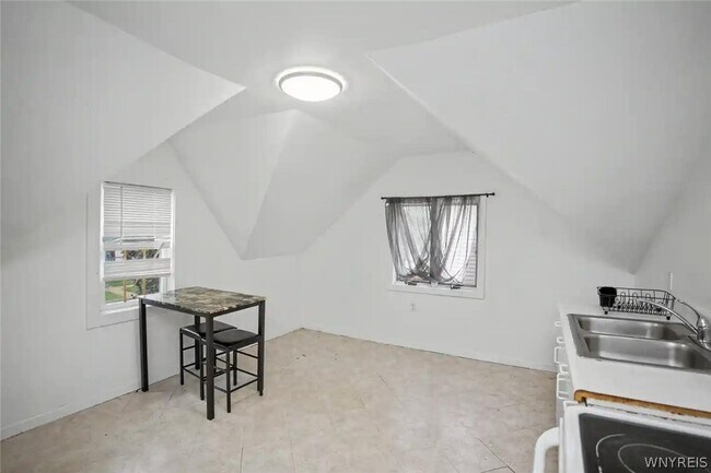 Building Photo - 485 Porter Ave