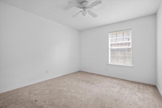 Building Photo - 2659 Rosebud Dr E