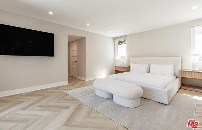 Building Photo - 502 Evelyn Pl