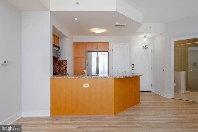 Building Photo - 675 S President St