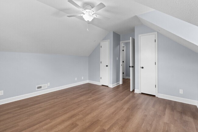 Building Photo - Newly renovated three bedroom home for ren...