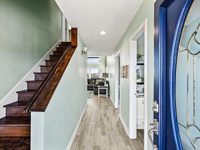 Building Photo - 334 Paradise Dr