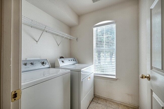 Building Photo - Beautiful 3/2.5/2 two story with two livin...