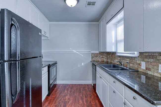 Building Photo - 2 bedroom/1 bathroom - Centrally Located in Norman!!