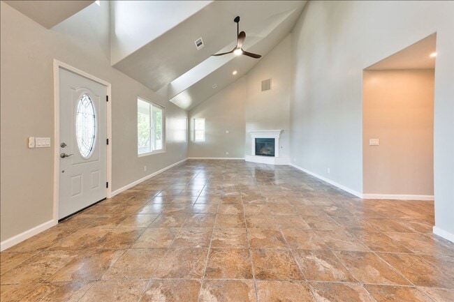 Building Photo - 880 La Terraza Blvd