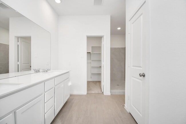 Building Photo - 934 Garden Path Dr