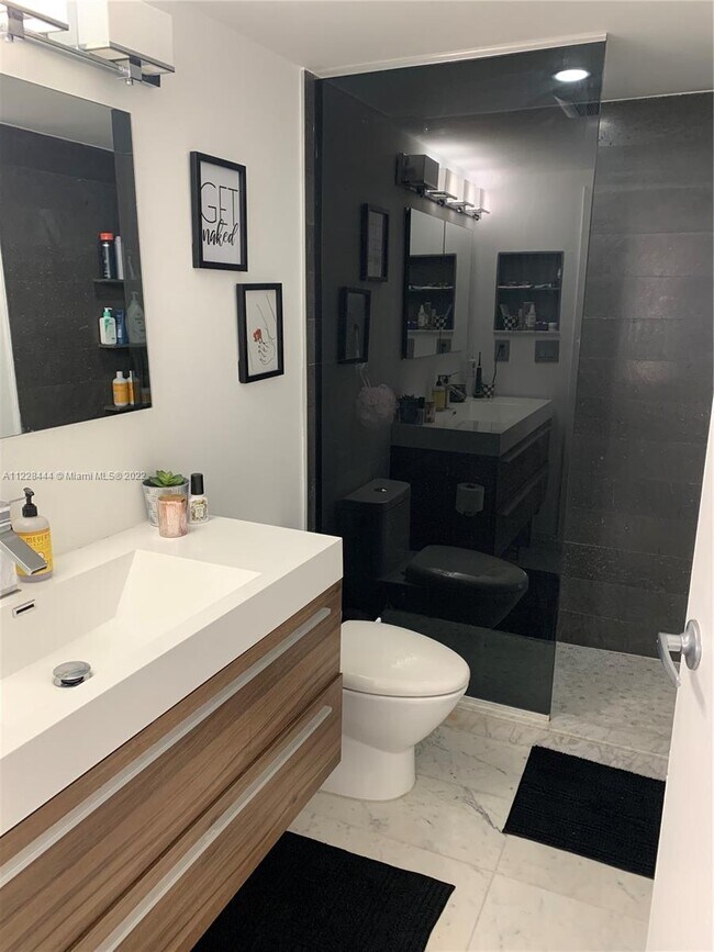 Building Photo - 555 NE 15th St