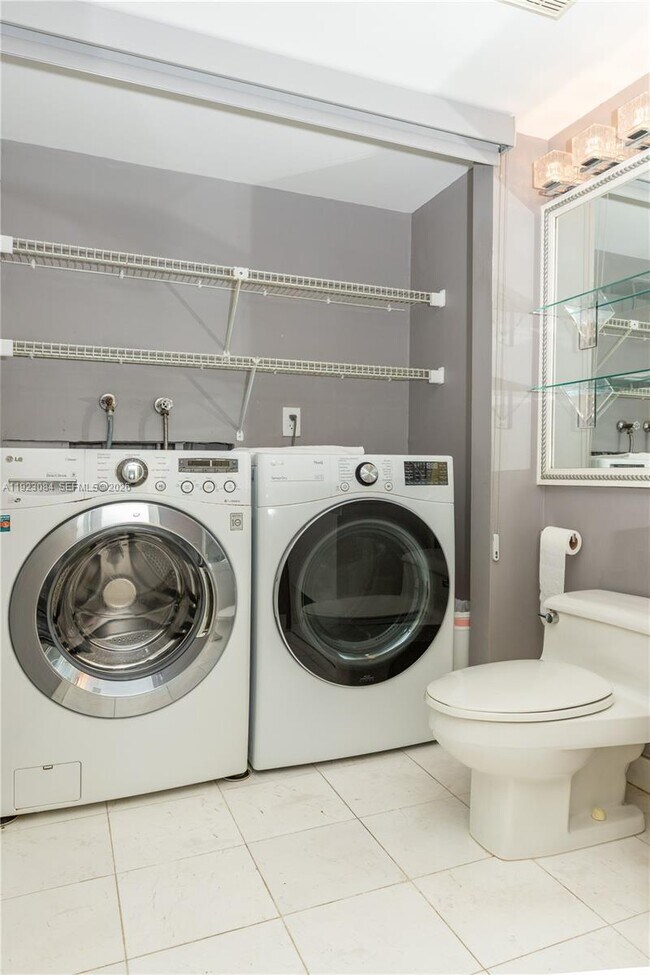 Building Photo - 3500 Mystic Pointe Dr