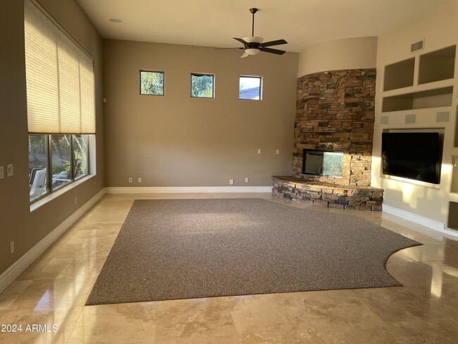 Building Photo - 6002 E Saguaro Vista Ct