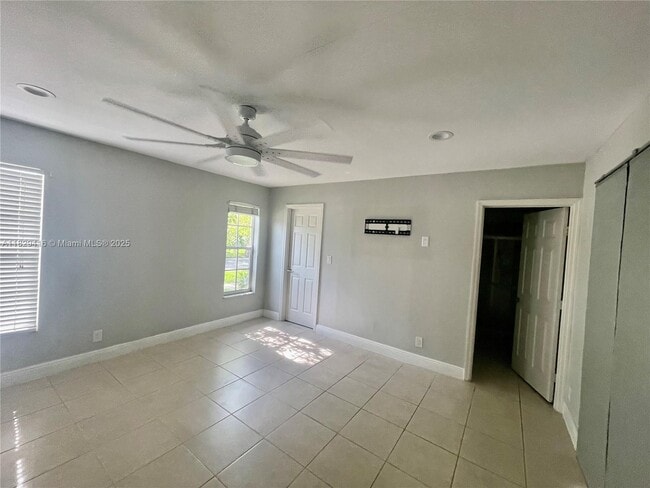 Building Photo - 10400 NW 5th Ct