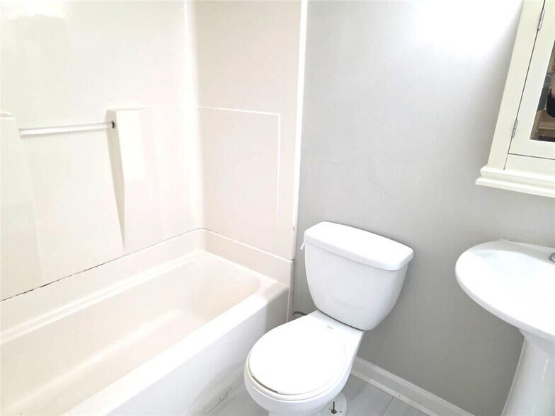 Building Photo - 6009 Deer Springs Ln NW