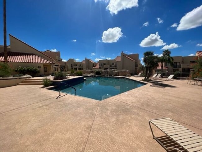 Building Photo - Pending/ Rented - One Bedroom Condo on Riv...