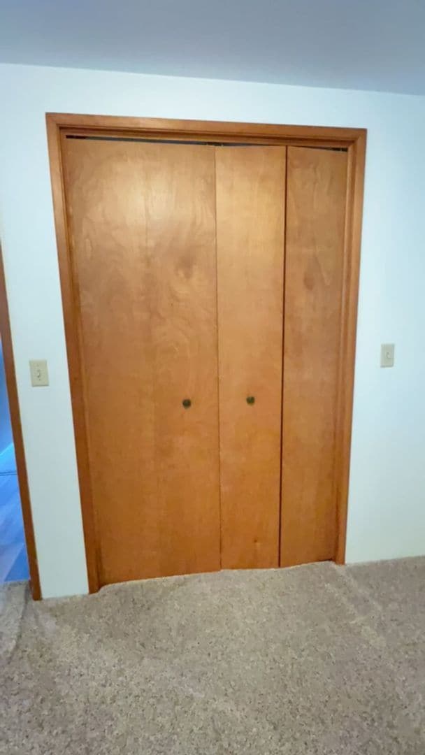 Building Photo - Welcome to this Charming 3 bedroom, 2 bath...