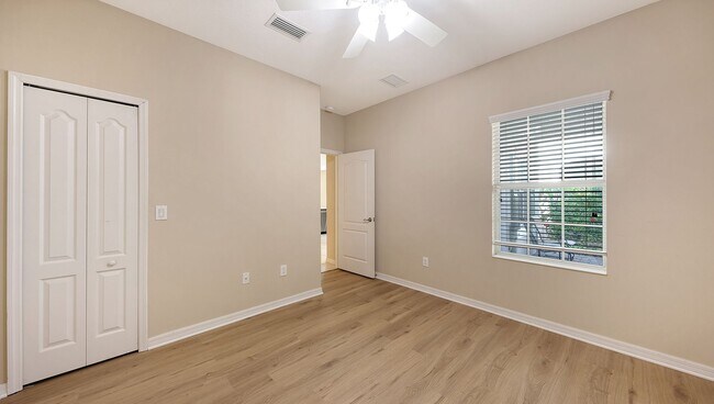 Building Photo - 2/2 plus den Villa in Fairfield with a 2 car garage
