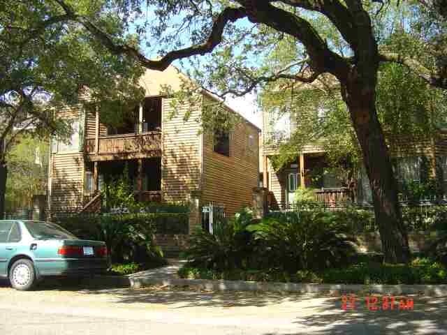 Primary Photo - 1624-1628 Sealy St